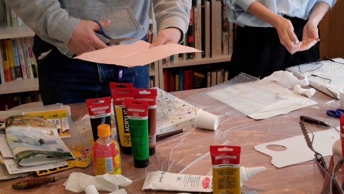 現代の芸術表現を学ぶ場「つるみアートスクール」講義風景（2025）